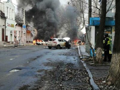 Artillería rusa mató a dos civiles en Jersón, denuncia la Fiscalía ucraniana