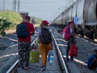 Paro de trenes deja a cientos de migrantes varados en Nuevo León