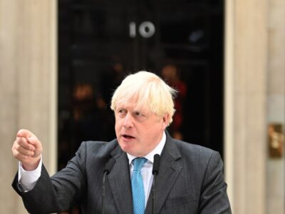 Los exasesores de Boris Johnson revelan su incompetente y caótica gestión de la pandemia