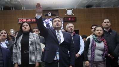 Luis Enrique Orozco deja la gubernatura interina de NL; Congreso permite el regreso de Samuel García