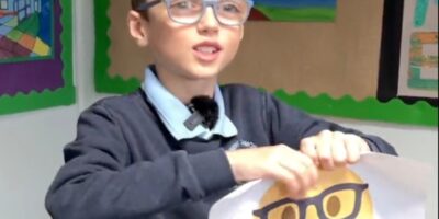 Teddy vs el emoji nerd: Un niño junta un montón de firmas para desaparecerlo