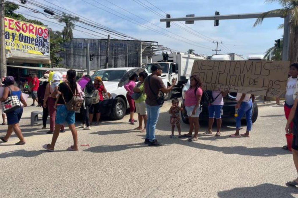 bloqueo damnificados Otis Acapulco enseres