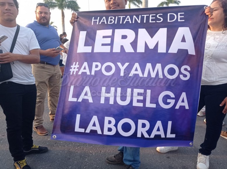 Miles de ciudadanos marcharon en Campeche como una manifestación de apoyo a policías en paro de labores