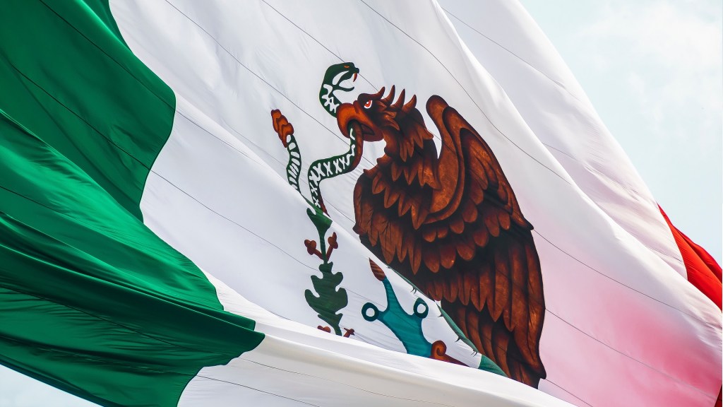 Bandera de México. Foto de Jorge Aguilar / Unsplash