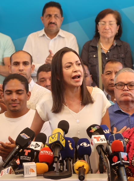 María Corina Machado habla en una rueda de prensa