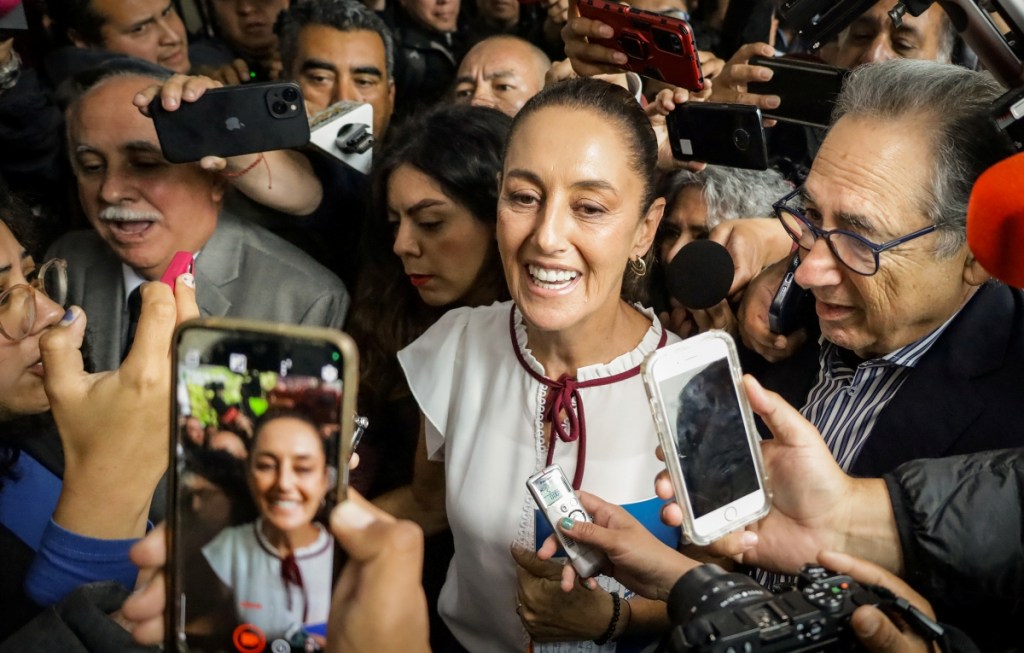 En reunión con empresarios en Tijuana, Claudia Sheinbaum Pardo habló ayer sobre la migración