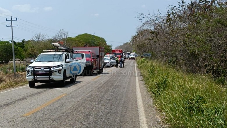 Una camioneta con brigadistas de Morena volcó en carretera de Campeche