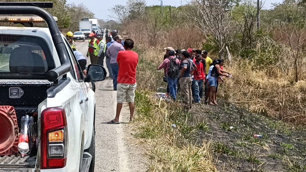 Una camioneta con brigadistas de Morena volcó en carretera de Campeche