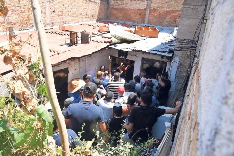 Vecinos bloquearon las salidas de la casa de los presuntos asesinos de la niña Camila