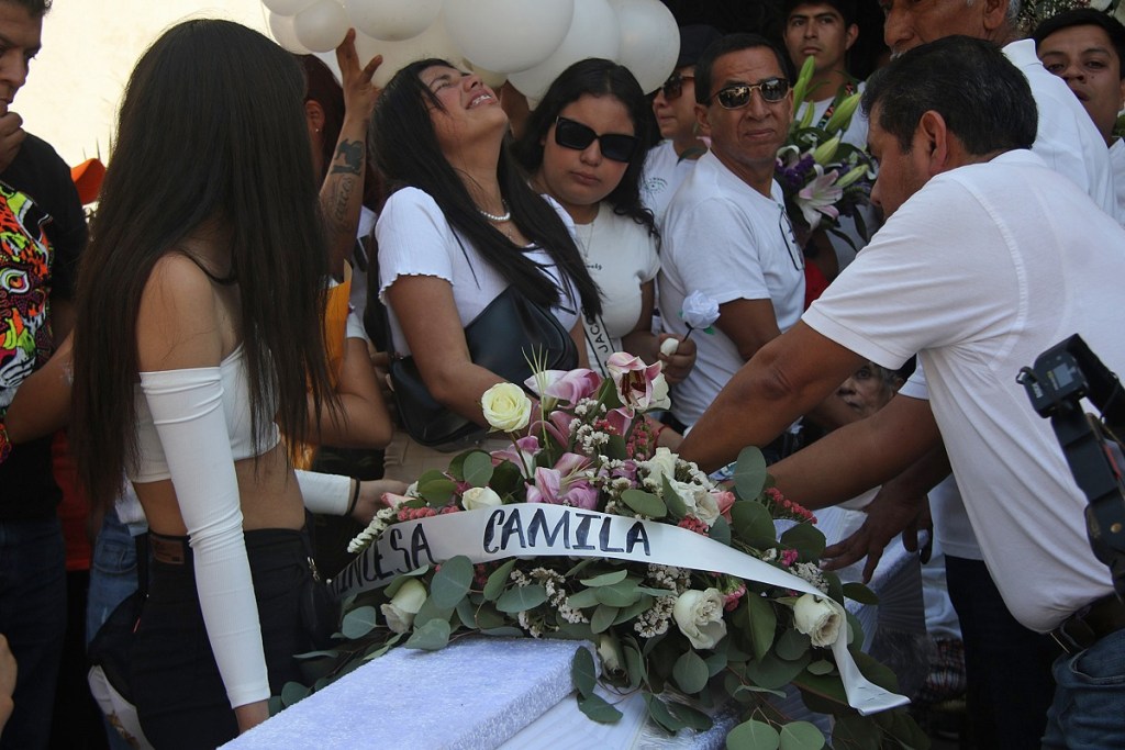 Momentos de dolor que se vivieron durante el sepelio de la pequeña Camila, asesinada en Taxco