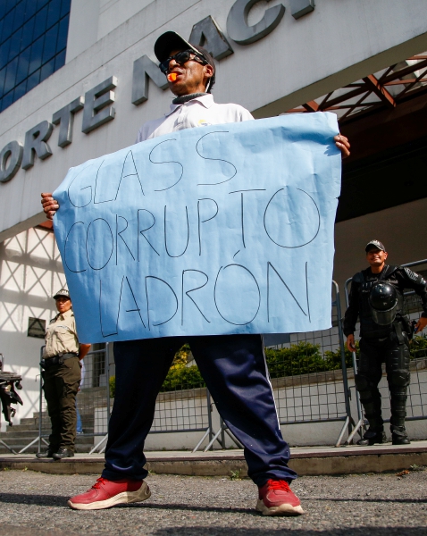 Además de simpatizantes, también se manifestaron detractores del ex vicepresidente Glas