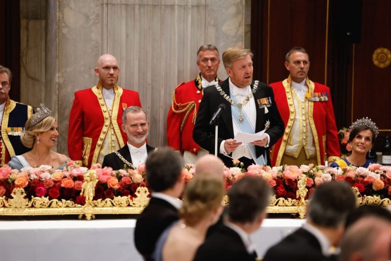 El rey de Países Bajos, Guillermo Alejandro, pronuncia un discurso junto a los reyes de España, Felipe VI y Letizia, y la reina de Países Bajos, Máxima