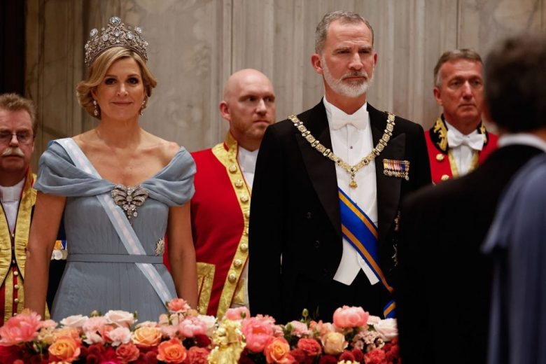 El rey de España, Felipe VI, junto a la reina de Países Bajos, Máxima), durante la cena de gala