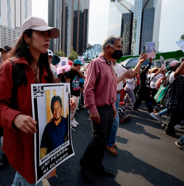 El sistema judicial fue blanco de las pancartas en la manifestación capitalina ayer con motivo del Día Internacional de las Presas y los Presos Políticos, por las trabas que se imponen a su liberación