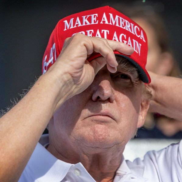 Doral (Usa), 07/04/2024.- Former US President Donald Trump attends the final of the LIV Golf Team Championship celebrated at the Trump National Doral in Doral, Florida, USA, 07 April 2024. EFE/EPA/CRISTOBAL HERRERA-ULASHKEVICH