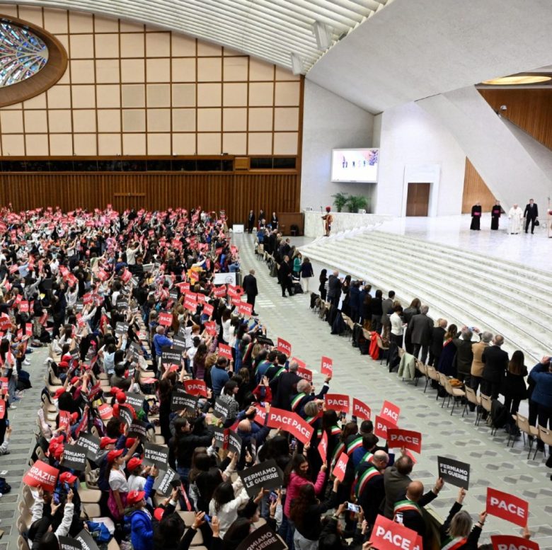 Otro aspecto del encuentro de los estudiantes con el papa Francisco