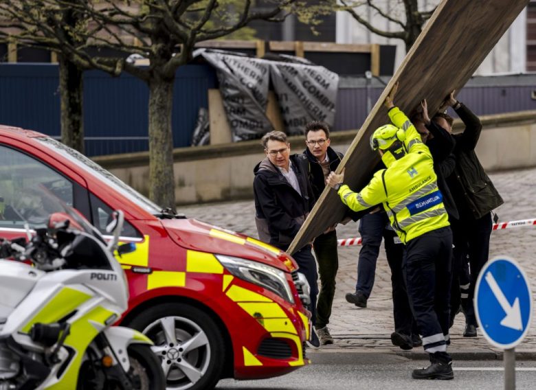 Se incendia el antiguo edificio de la Bolsa de Copenhague