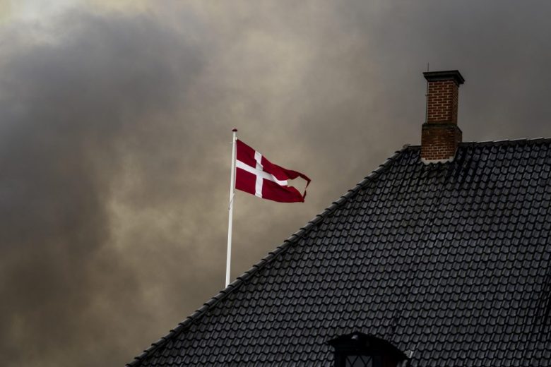 Se incendia el antiguo edificio de la Bolsa de Copenhague