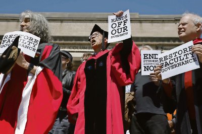 Profesores de la Universidad de Columbia se manifiestan en apoyo al derecho de los estudiantes a protestar