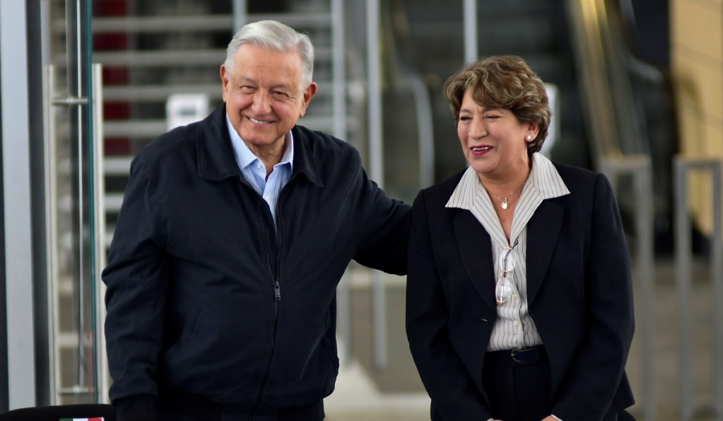 El presidente Andrés Manuel López Obrador y la gobernadora del Estado de México, Delfina Gómez, al inaugurar el primer tramo del Tren Interurbano "El Insurgente”, de Ciudad de México a Toluca