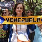 Para reclamar su derecho de elegir quien los gobierne y de participar en las votaciones de su país, organizaciones de venezolanos que viven en México se congregaron en una protesta en el Parque Lincoln