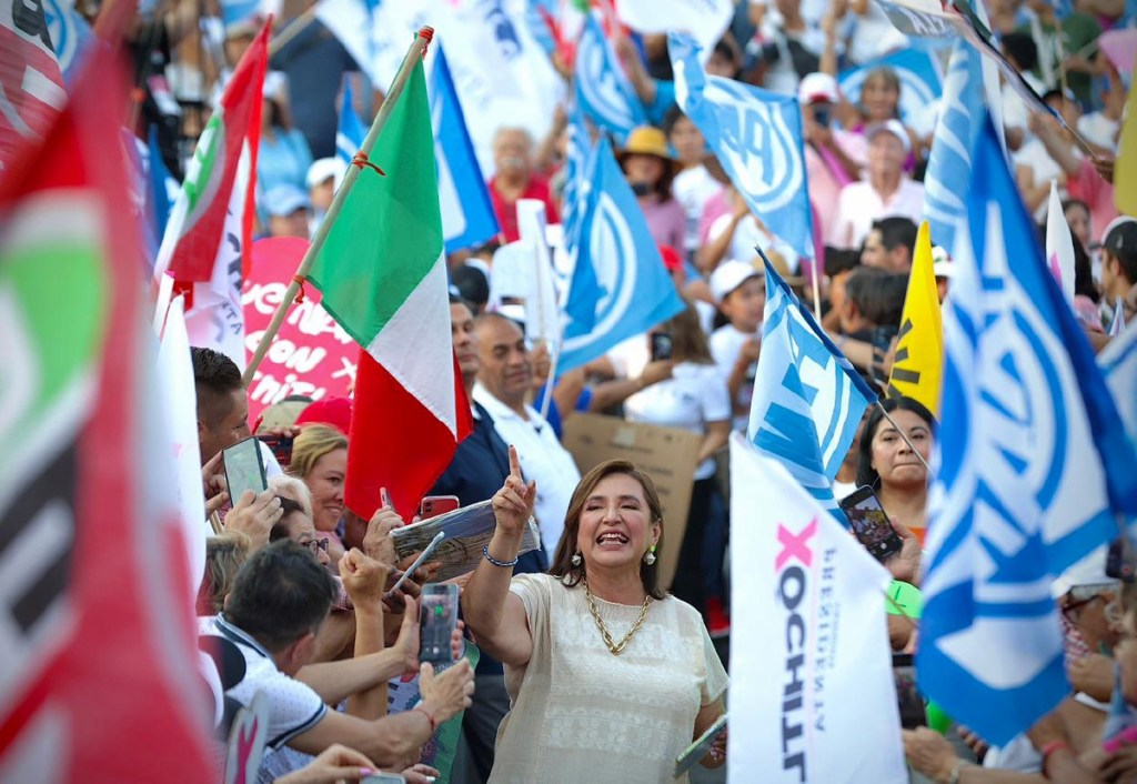 Xóchitl Gálvez, candidata opositora a la Presidencia, en un mitin en el parque Alameda de Cuernavaca