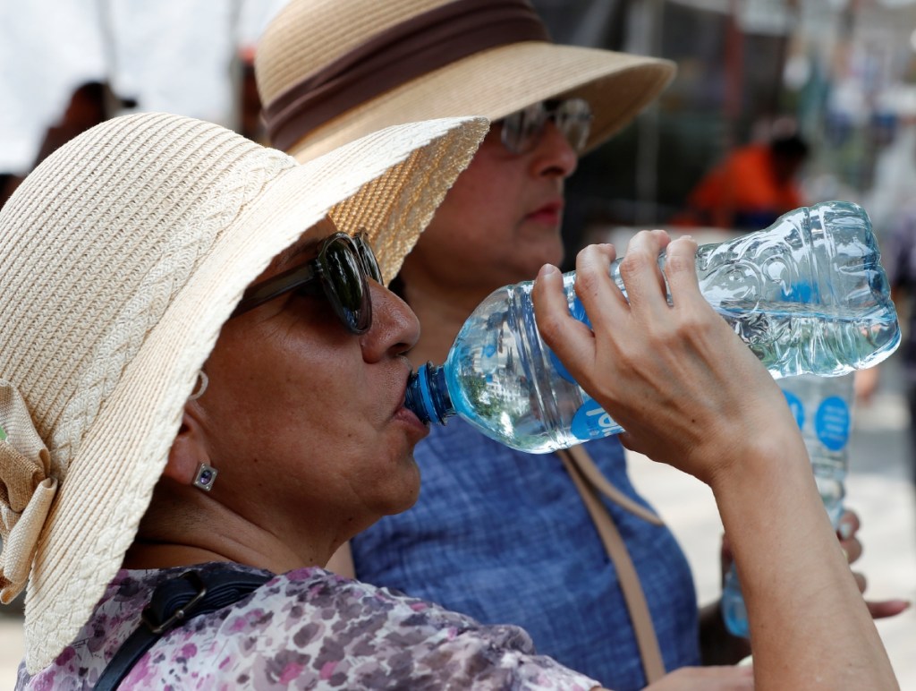 El Inegi informó que el agua embotellada se encareció 5.7% en mayo