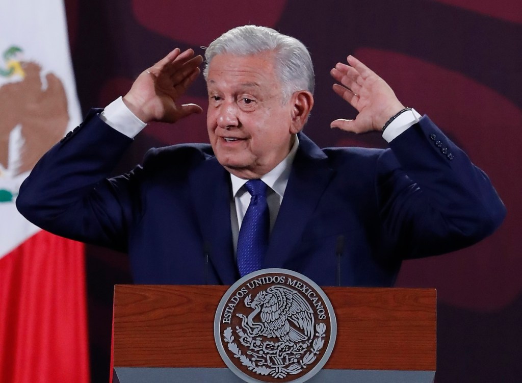 El presidente Andrés Manuel López Obrador en su conferencia mañanera, donde calificó de "algo excepcional" los apagones del miércoles en México (Foto de EFE)