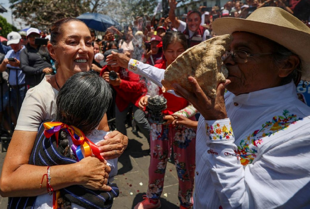 La candidata oficialista, Claudia Sheinbaum, encabezó un mitin en la explanada municipal de Uruapan