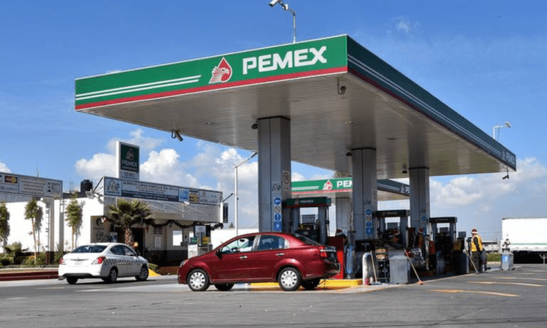 Dos pesos por cada litro de gasolina se paga al crimen organizado en México