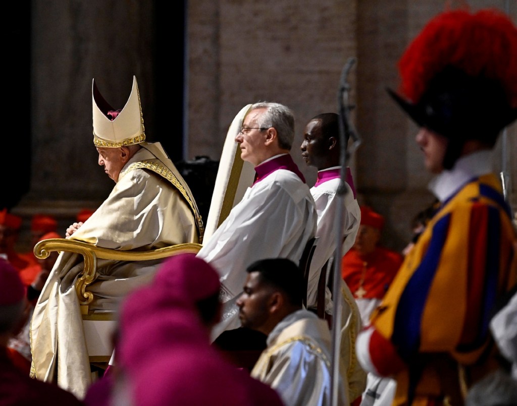 El papa Francisco participa en la lectura de la Bula con motivo de la convocatoria al Jubileo del año 2025