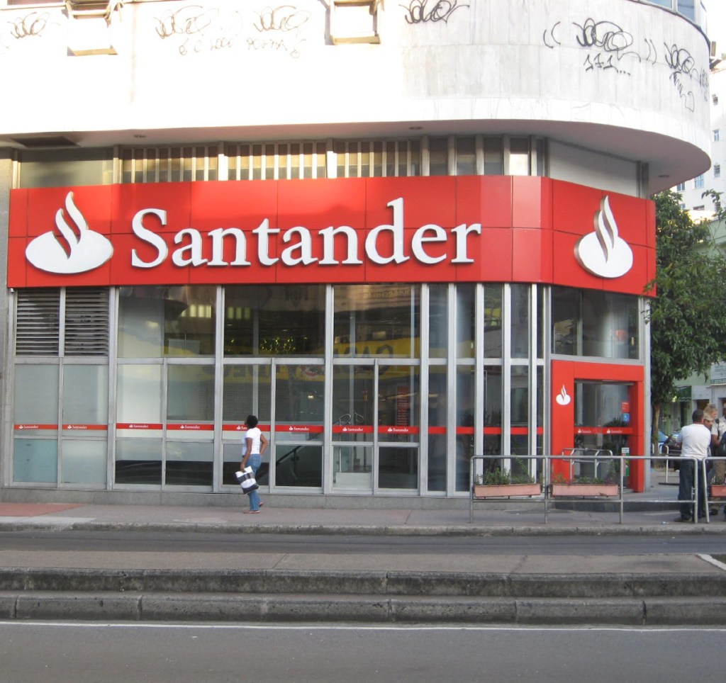 Grupo Santander informó de un hackeo en su base de datos