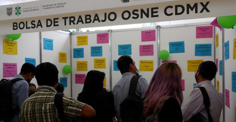 La firma especializada señaló que la falta de personal mexicano que hable inglés es uno de los factores para descartar al trabajador