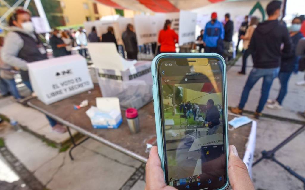 INE rechaza prohibir el uso de celulares o dispositivos electrónicos en las casillas durante las elecciones del 2 de junio