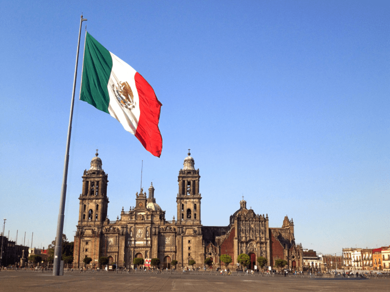 bandera de mexico es de todos xochitl galvez amlo Zócalo