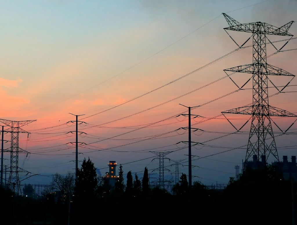 Torres de electricidad en Tula. El Centro de Control de Energía declaró ayer en “estado de operativo de emergencia” el sistema eléctrico