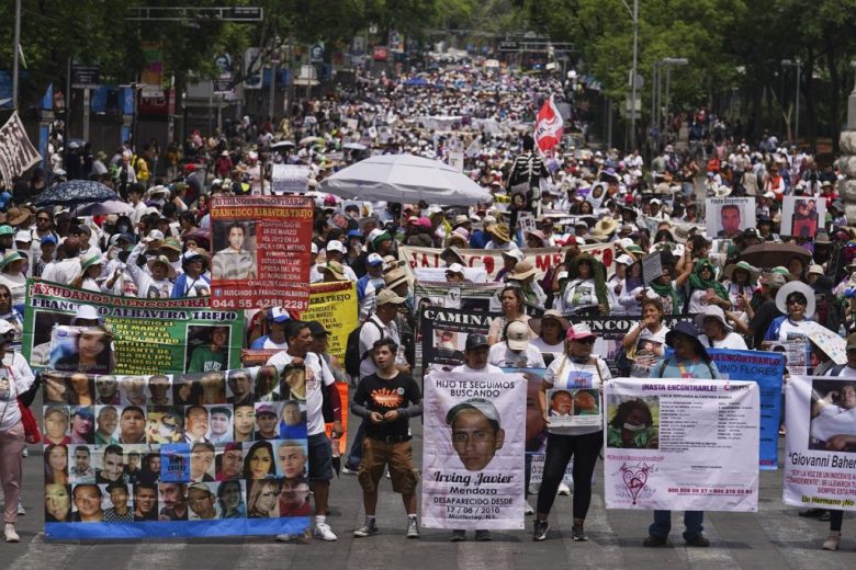 Otro aspecto de la "Marcha nacional de madres buscadoras" realizada en Ciudad de México en el Día de la Madre (Foto de EFE)