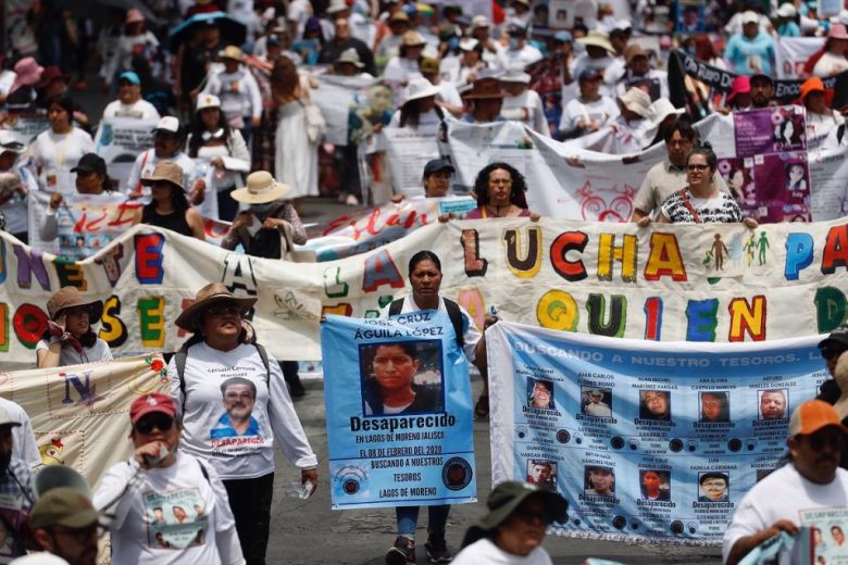 Otro aspecto de la "Marcha nacional de madres buscadoras" realizada en Ciudad de México en el Día de la Madre (Foto de EFE)