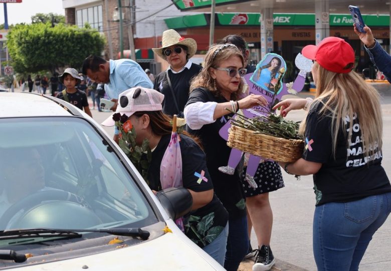 En el Día de la Madre, mujeres, familiares y activistas protestaron en la principales avenidas de Tuxtla Gutiérrez, Chiapas (Foto de EFE)