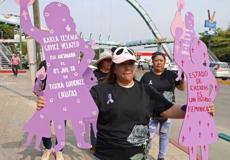 En el Día de la Madre, mujeres, familiares y activistas protestaron en la principales avenidas de Tuxtla Gutiérrez, Chiapas (Foto de EFE)