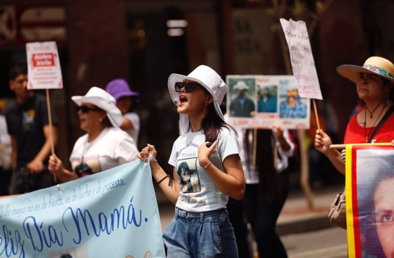 Madres y familiares de las víctimas de desaparición protestan en la  "Marcha nacional de madres buscadoras (Foto de EFE)