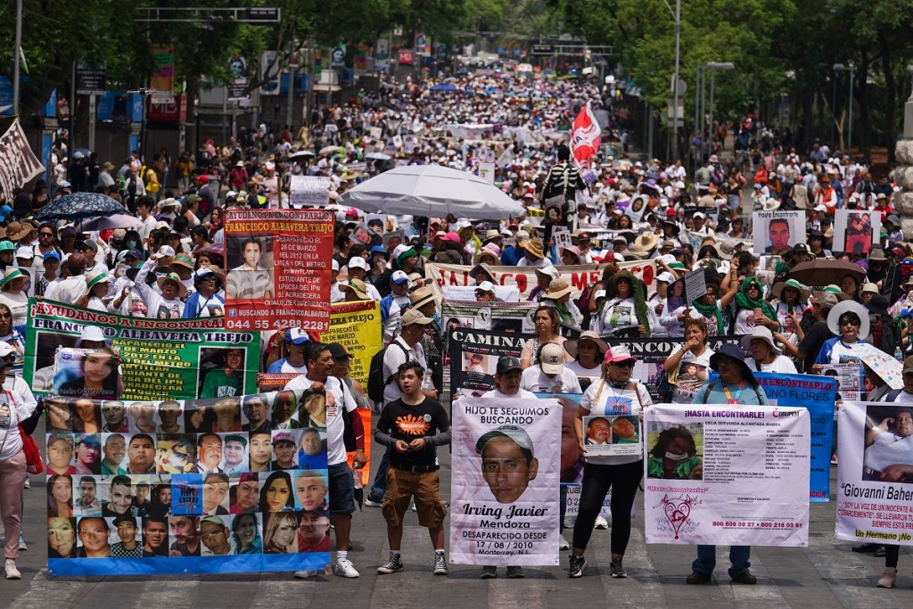 Otro aspecto de la "Marcha nacional de madres buscadoras" realizada en Ciudad de México en el Día de la Madre (Foto de EFE)