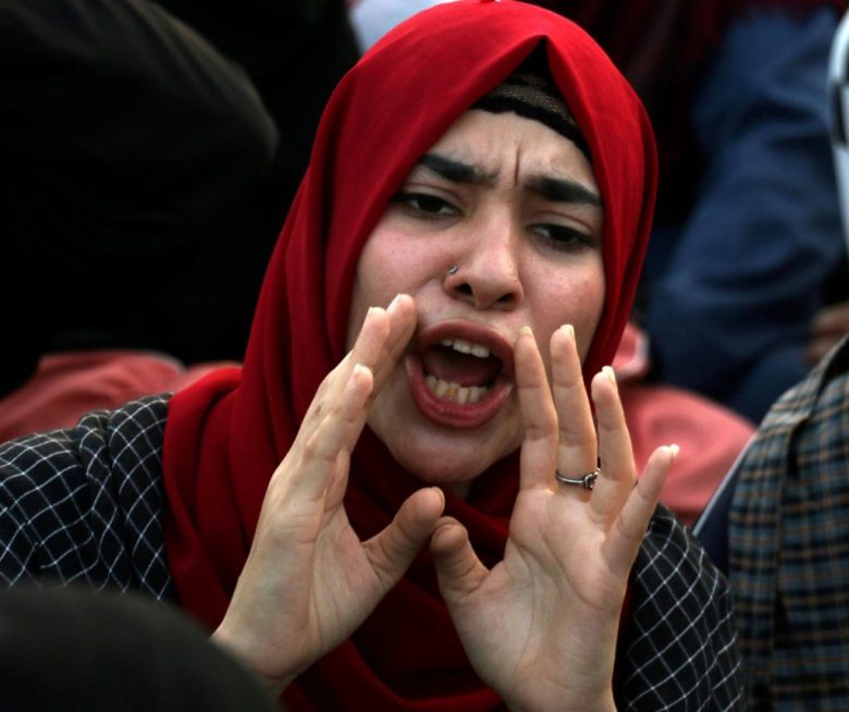 Manifestantes gritan consignas durante una protesta en solidaridad con el pueblo palestino que es atacado por fuerzas israelíes, ayer calles de Islamabad, Paquistán