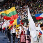 Delegados infantiles desfilan durante la reunión para celebrar el día Mundial del Niño en el Estadio Olímpico, en Roma, ayer en el marco de la JMN