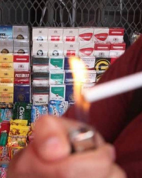 Un especialista explica la agresiva publicidad que el sector tabacalero realiza para promover el consumo de cigarros
