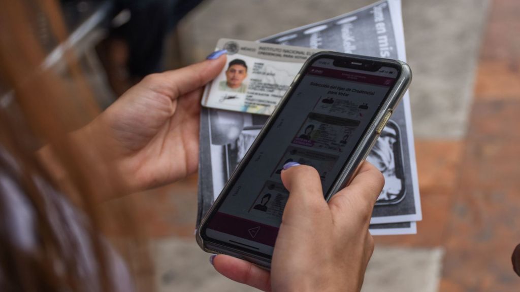 ¿El INE sanciona a quienes tomen foto de su voto? Esto dice la ley sobre usar tu celular en la casilla y tomar foto o vídeo a la boleta