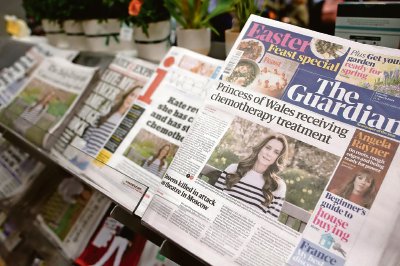 Portadas de los periódicos en los kioscos de Londres el sábado 23 de marzo, al día siguiente de la revelación de la princesa Catalina