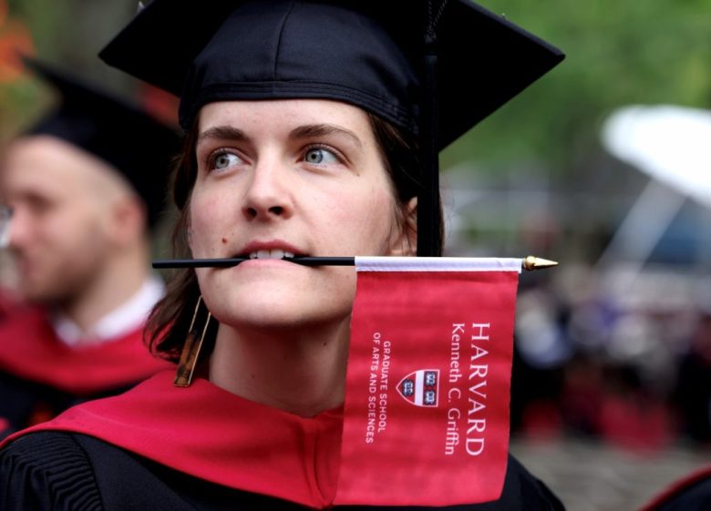 La graduada Elaine Swanson, a su llegada al campus de Harvard