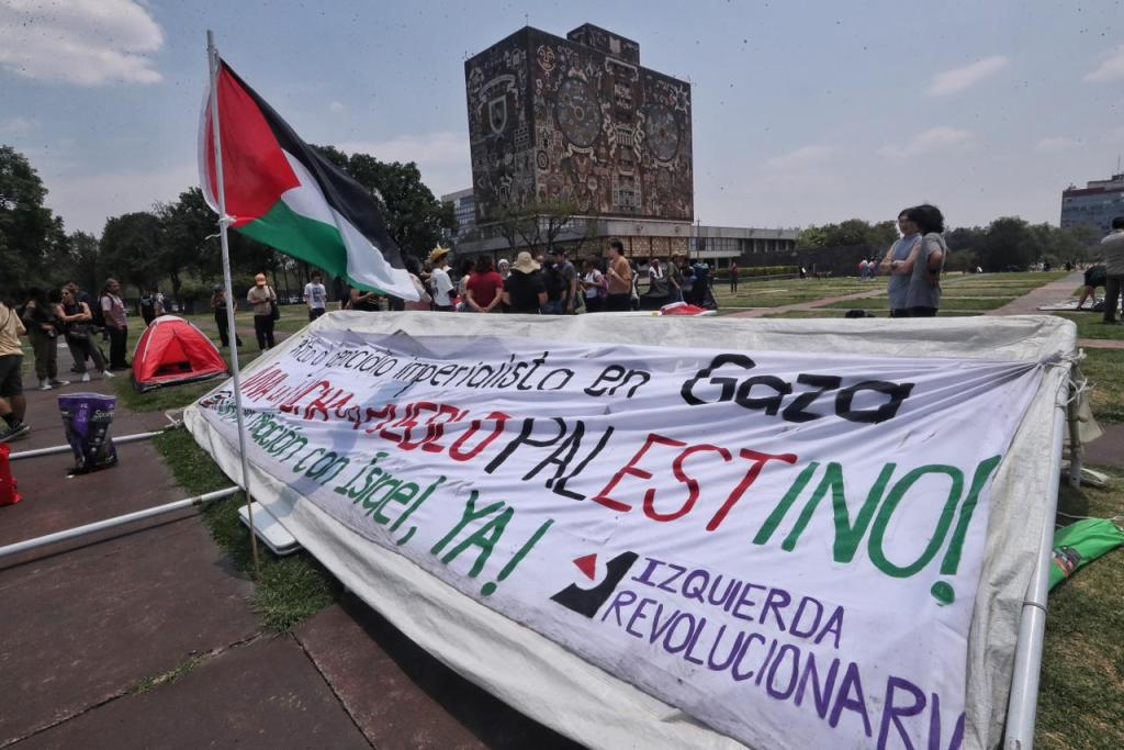 Universitarios instalan campamento en la UNAM para exigir que México rompa relaciones con Israel por ataques contra Palestina