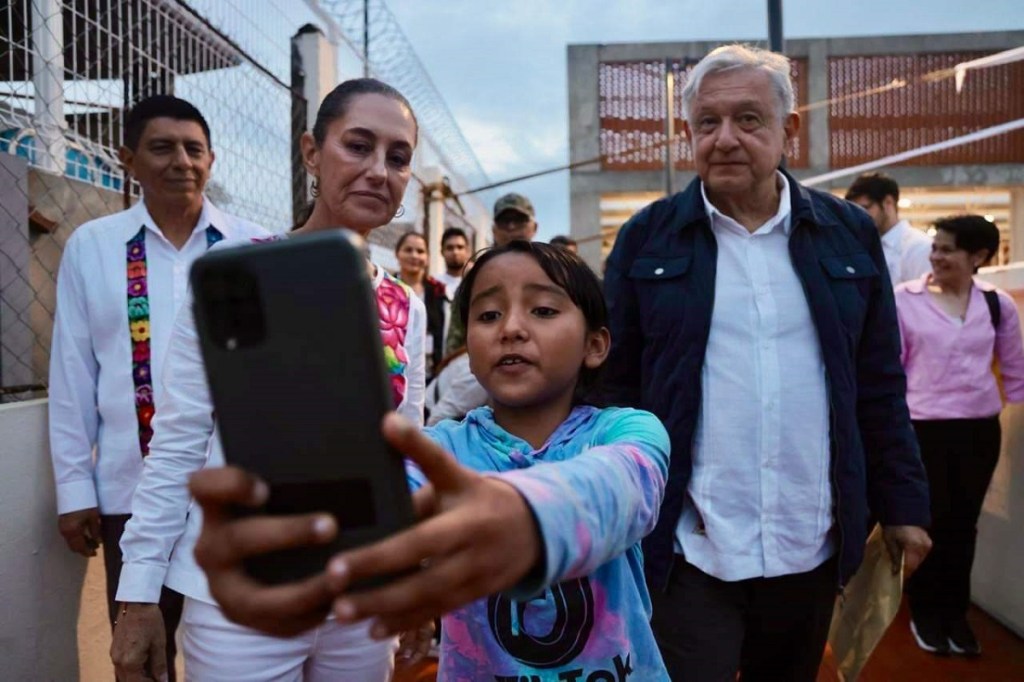 Aspecto de la visita de Andrés Manuel López Obrador y Claudia Sheinbaum a Oaxaca